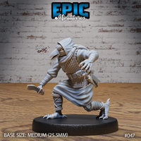 Kenku rogue miniature striding forward with a short blade gripped low in one hand, wearing a hooded cloak over chainmail, taloned feet and a sharp corvid beak visible. Sculpt by Epic Miniatures.