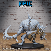 Crocodile Hunchback by Epic Miniatures — rear view showing the broad domed scale-plated back with bone spurs, one claw raised with hooked blade extended, jaws bound with coiled rope and horns visible, large decorative base.