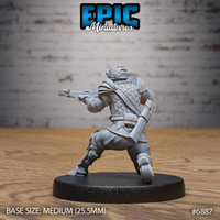 Armoured guard in a low kneeling stance seen from behind, crossbow extended ahead, scale mail covering the back and shoulders, a bolt quiver at the hip, greaves and articulated armour plates visible. Sculpt by Epic Miniatures.