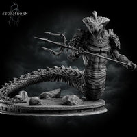 Digital render of an unpainted grey Naga miniature in a rearing pose, holding a long trident horizontally with both clawed hands. The creature has a scaled serpentine lower body coiling across a scenic base strewn with skulls and rocks. It wears an ornate crested helm and armoured shoulder plates with intricate scrollwork.