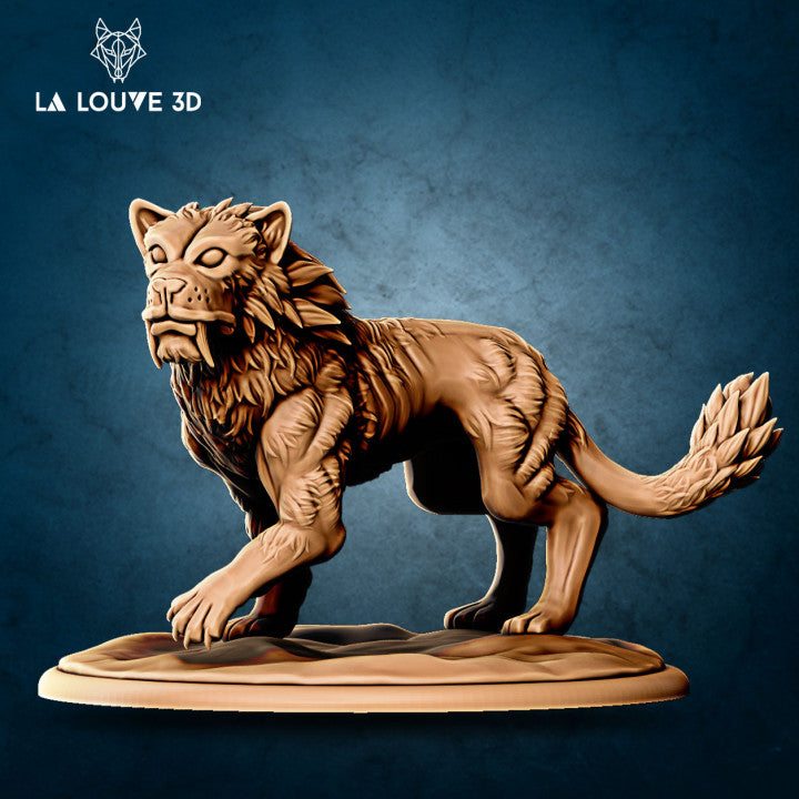 Digital render of a lion-faced wolf-bodied fantasy beast miniature by La Louve 3D, shown in unpainted tan resin. The creature is posed mid-stalk with one front paw reaching forward, a dense leonine mane framing a broad heavy face, a feathered layered tail raised behind it, and strong muscular haunches. Mounted on an oval scenic base. 32mm scale.