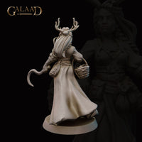 Female Human Druid 01 by Galaad Miniatures