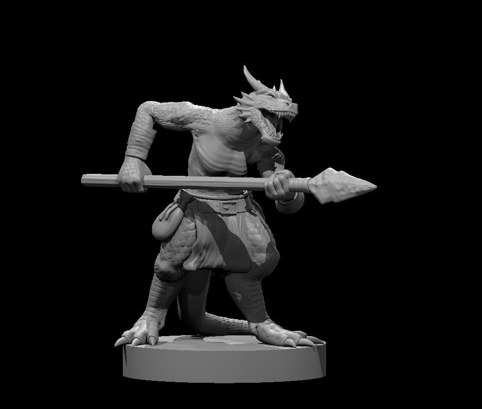 Unpainted grey resin digital render of a Kobold Spearman miniature — a snarling draconic humanoid in a low combat crouch, gripping a long spear horizontally with both clawed hands, wearing rough cloth and a leather belt, with ridged horns and scaled skin, on a plain round base