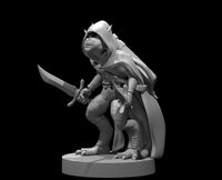 Kobold rogue miniature crouching with a dagger extended forward, wearing a sweeping hooded cloak, scaled legs and clawed feet visible. Sculpt by MZ4250.