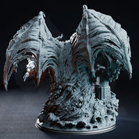 Quorenderi by DM Stash seen from the front — towering tentacled body with hollow eye clusters covering its flanks, curling tentacles cascading from a central face, broad horns and spines throughout, with a detailed lighthouse base below.