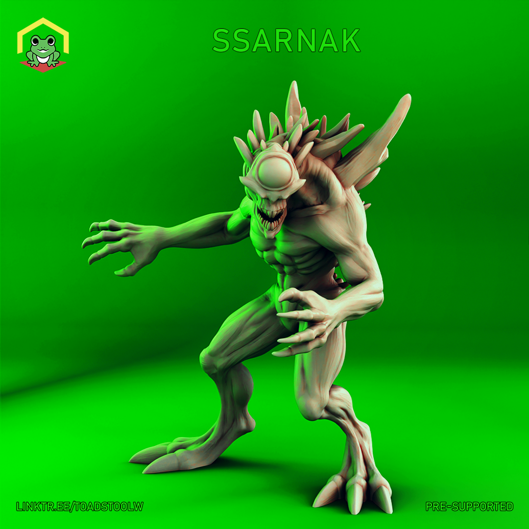 Digital render of Ssarnak, an aberrant creature miniature in 32mm scale, sculpted in a low predatory crouch with clawed hands splayed wide, taloned feet, a crown of jagged bone spines, a single cyclopean eye, and exposed musculature — shown unpainted against a green background