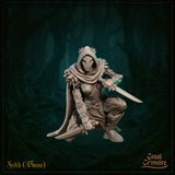 Front view of Sylth 03 — an unpainted grey resin miniature of a hooded fey female rogue crouching low with twin shortswords extended, wearing leaf-scale pauldrons, vine-wrapped bracers, and a sweeping cloak adorned with leaf motifs. 35mm scale digital render by Great Grimoire.