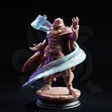 DM Stash Za'kar Student of the Scroll 32mm resin miniature — front three-quarter view of unpainted grey resin showing the leonin figure mid-cast, sweeping ice-blue force blade extending low across the base and a raised hand channelling energy, detailed robes and mane visible, on a round cobblestone base with display mount